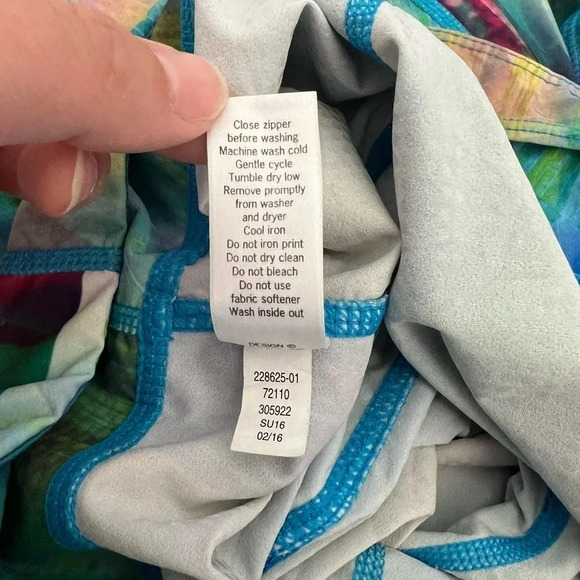 Athleta Crop Leggings | Capri Multivolour |  Size Medium - Picture 8 of 9